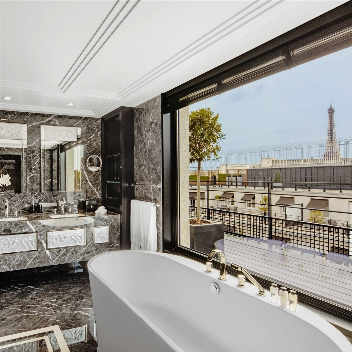 luxurious hotels with hot tub