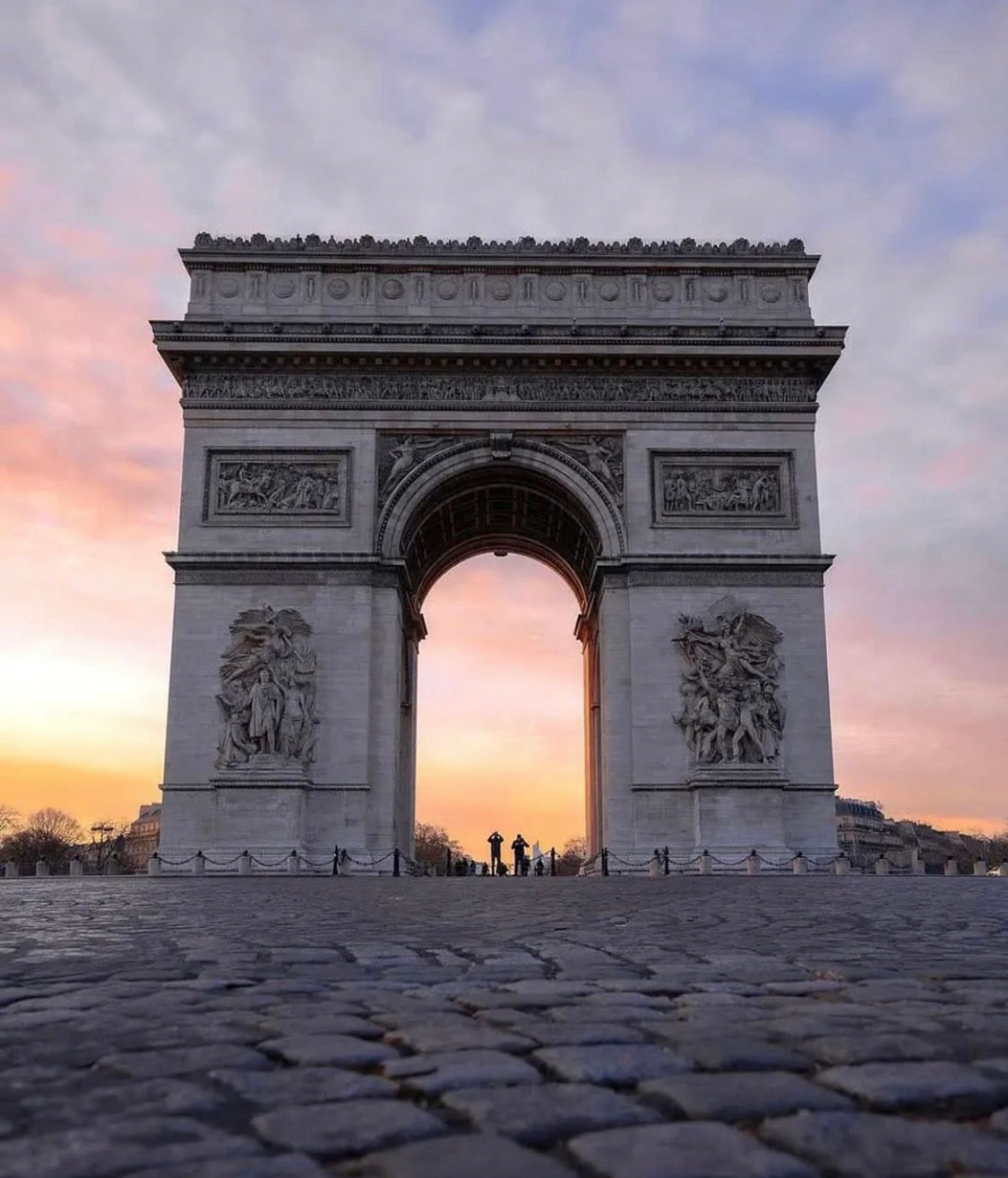 arc de triomphe on champs elysées near plaza athénée