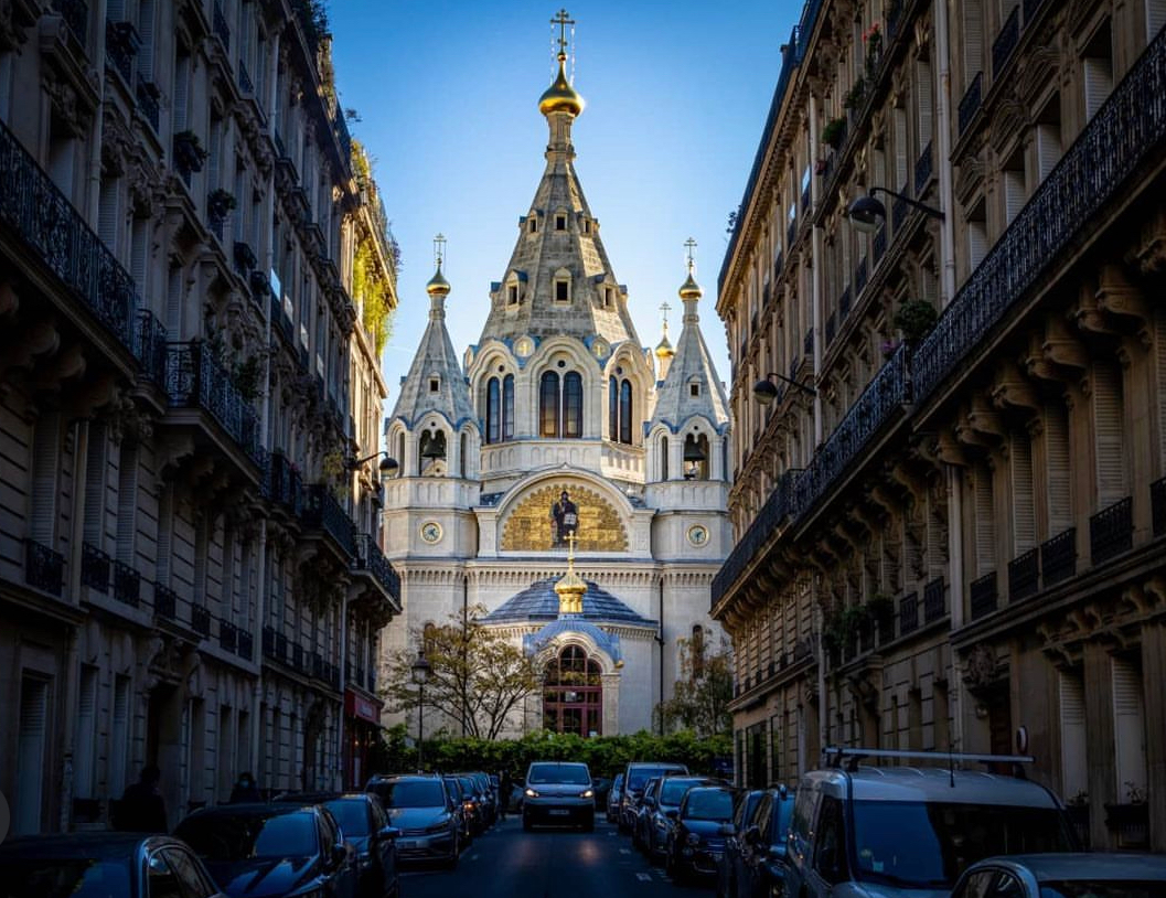 8th arrondissement paris near pont alexandre iii