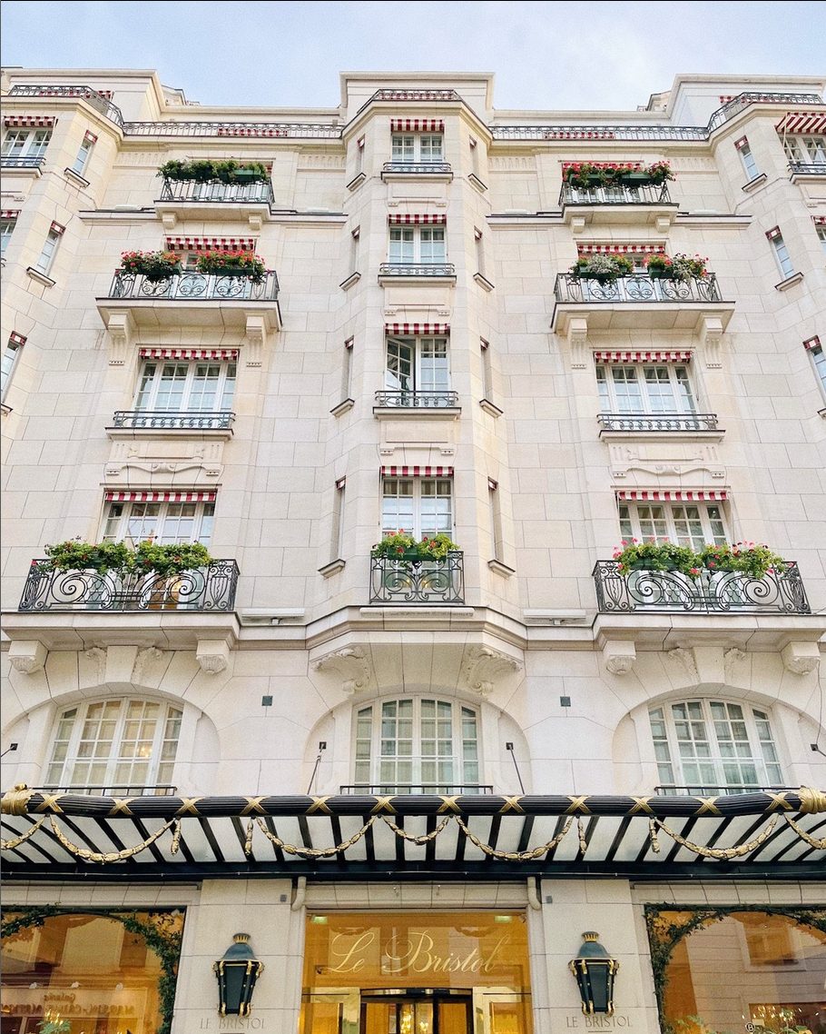 hotels in 8th with air conditioning