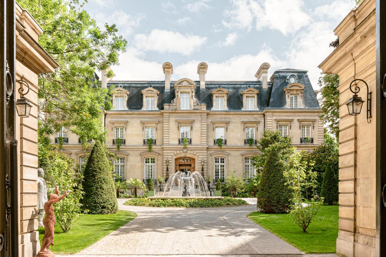 paris hotels with private parking 