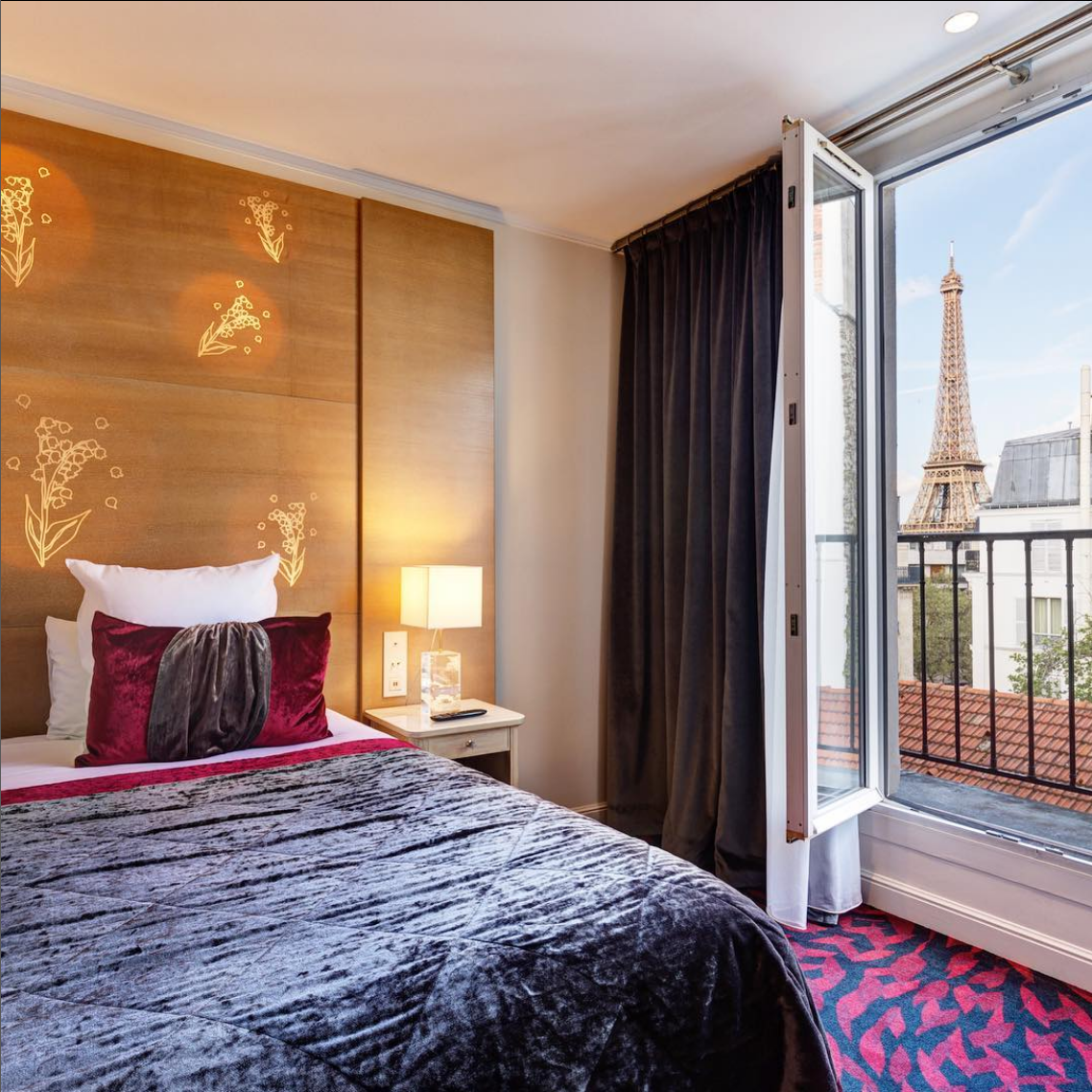 spacious rooms with balcony paris with free wifi access 