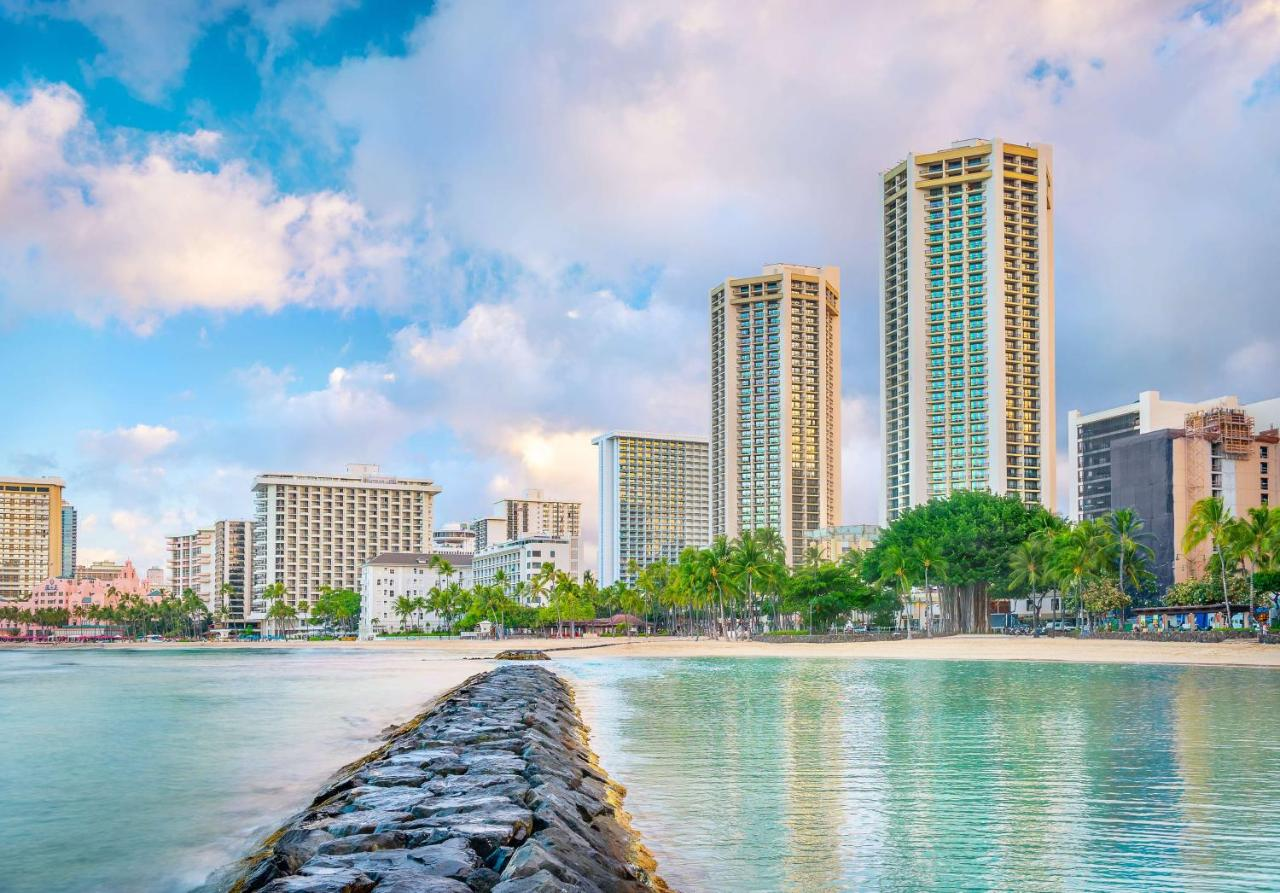 waikiki beach near honolulu international airport