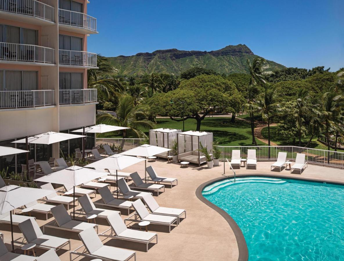 modern honolulu near tropical gardens 