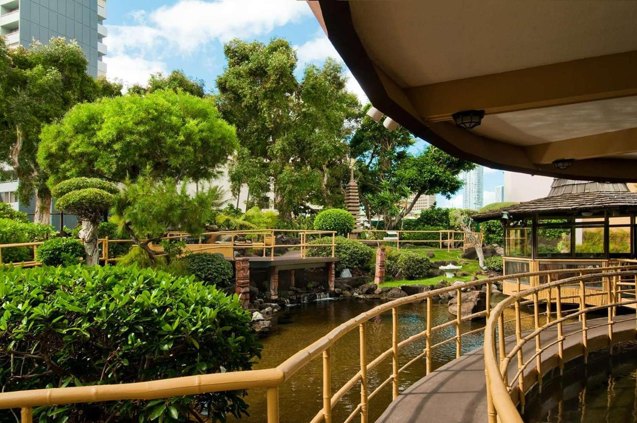 cheap places to stay in oahu with free breakfast 