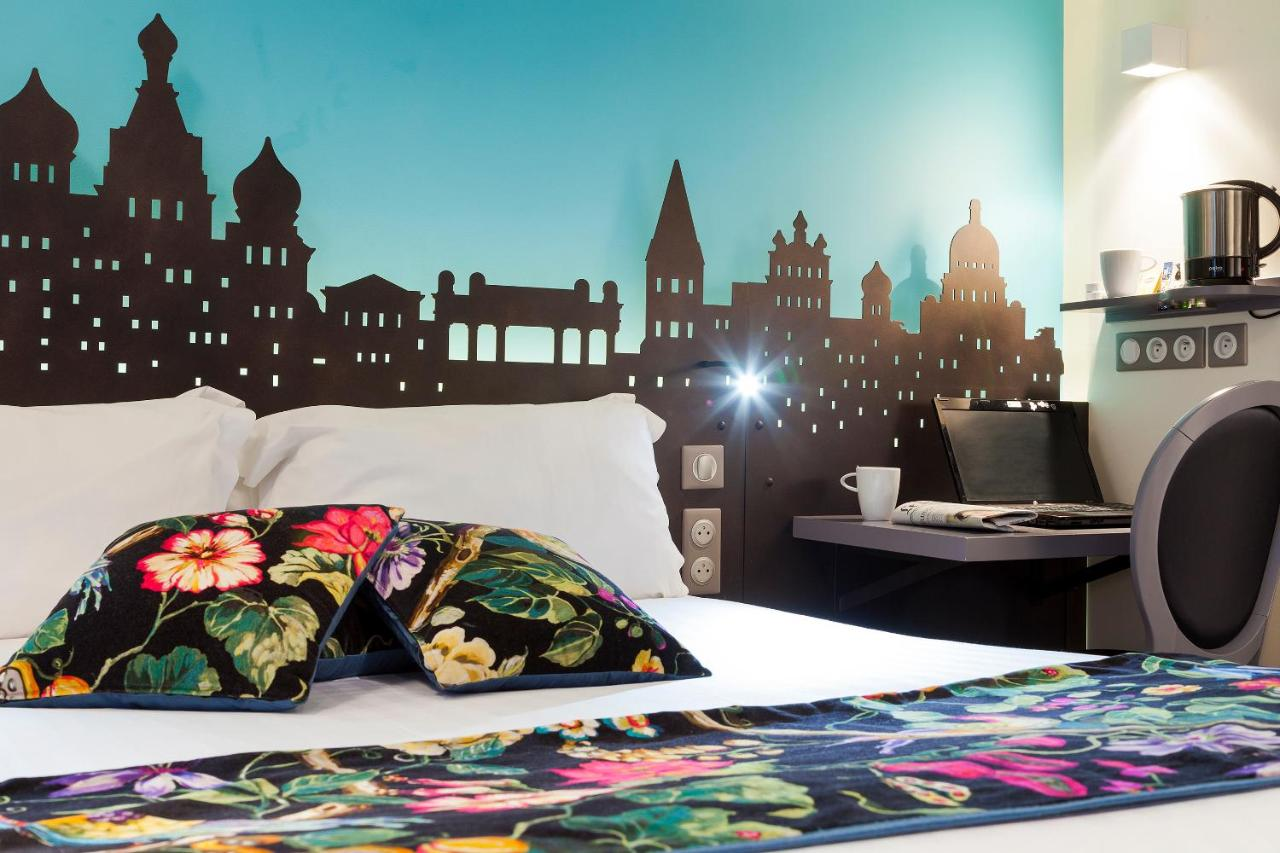 hotel near gare de lyon with metro stations