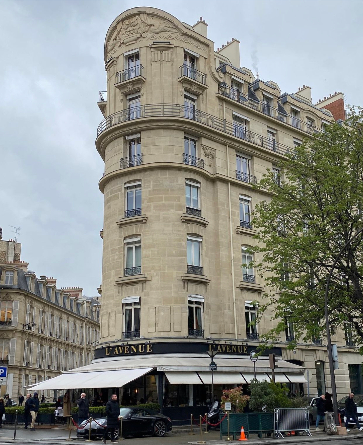 haute couture houses near champs élysées in paris 
