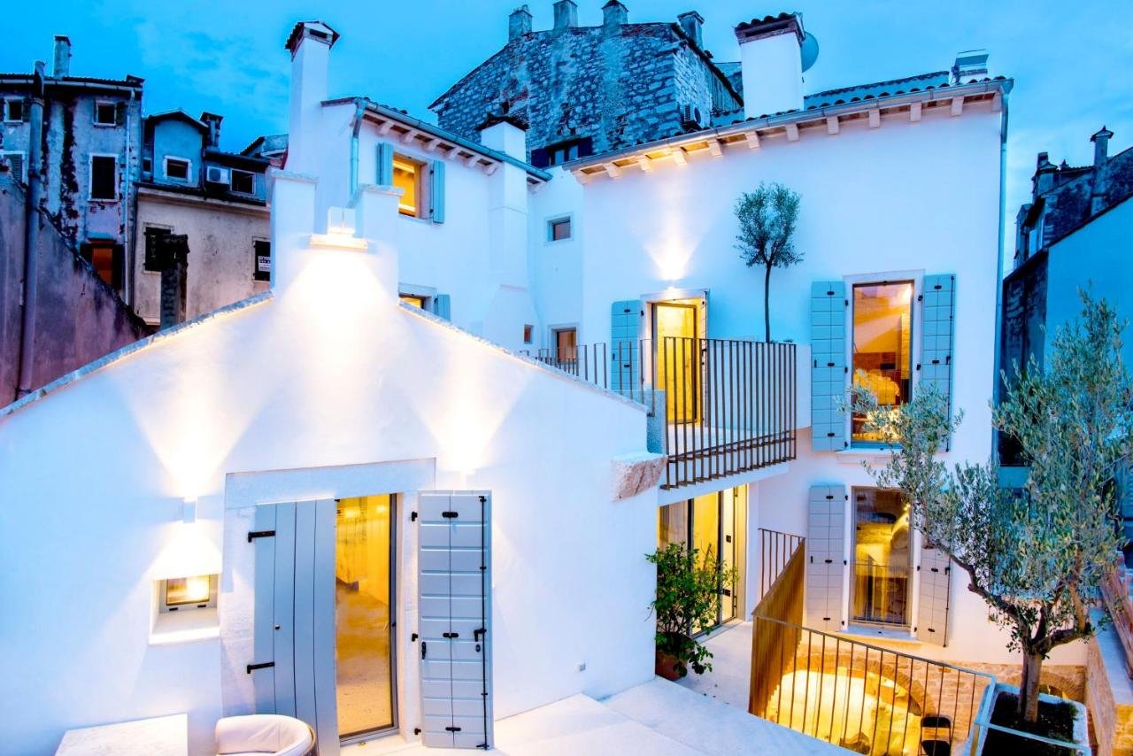 Gallery image of this property