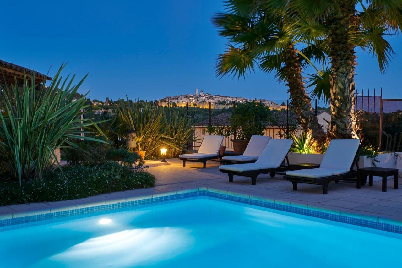 Gallery image of this property