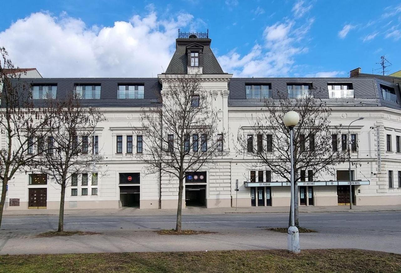 Gallery image of this property