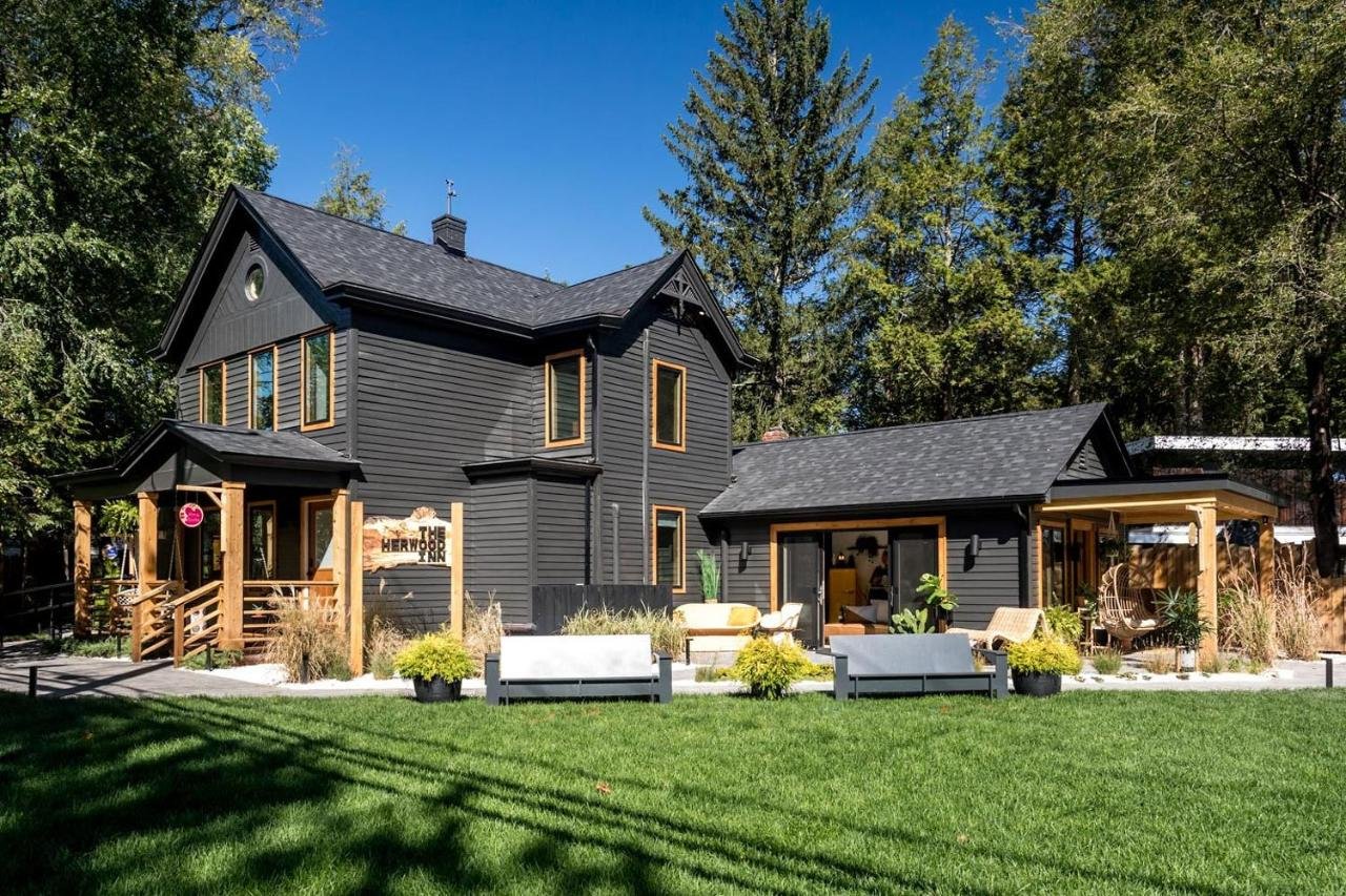 Gallery image of this property