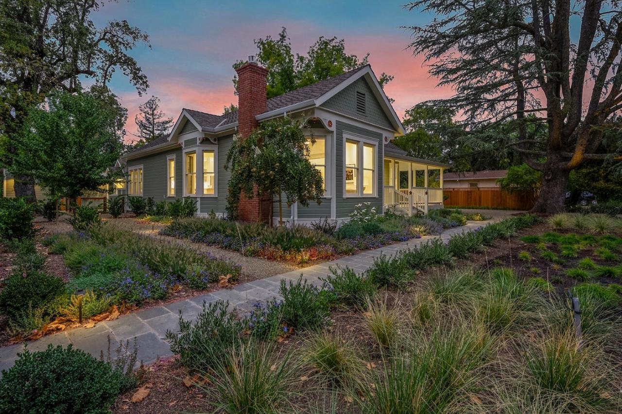Gallery image of this property